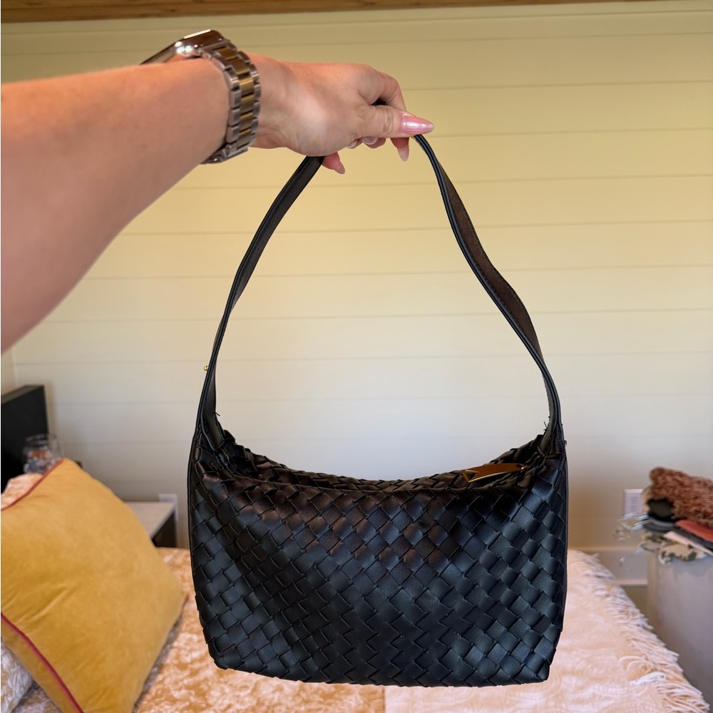 Elegant Black Woven Shoulder Bag